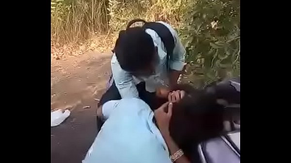 Fazendo a namorado gozar na frente dos amigo