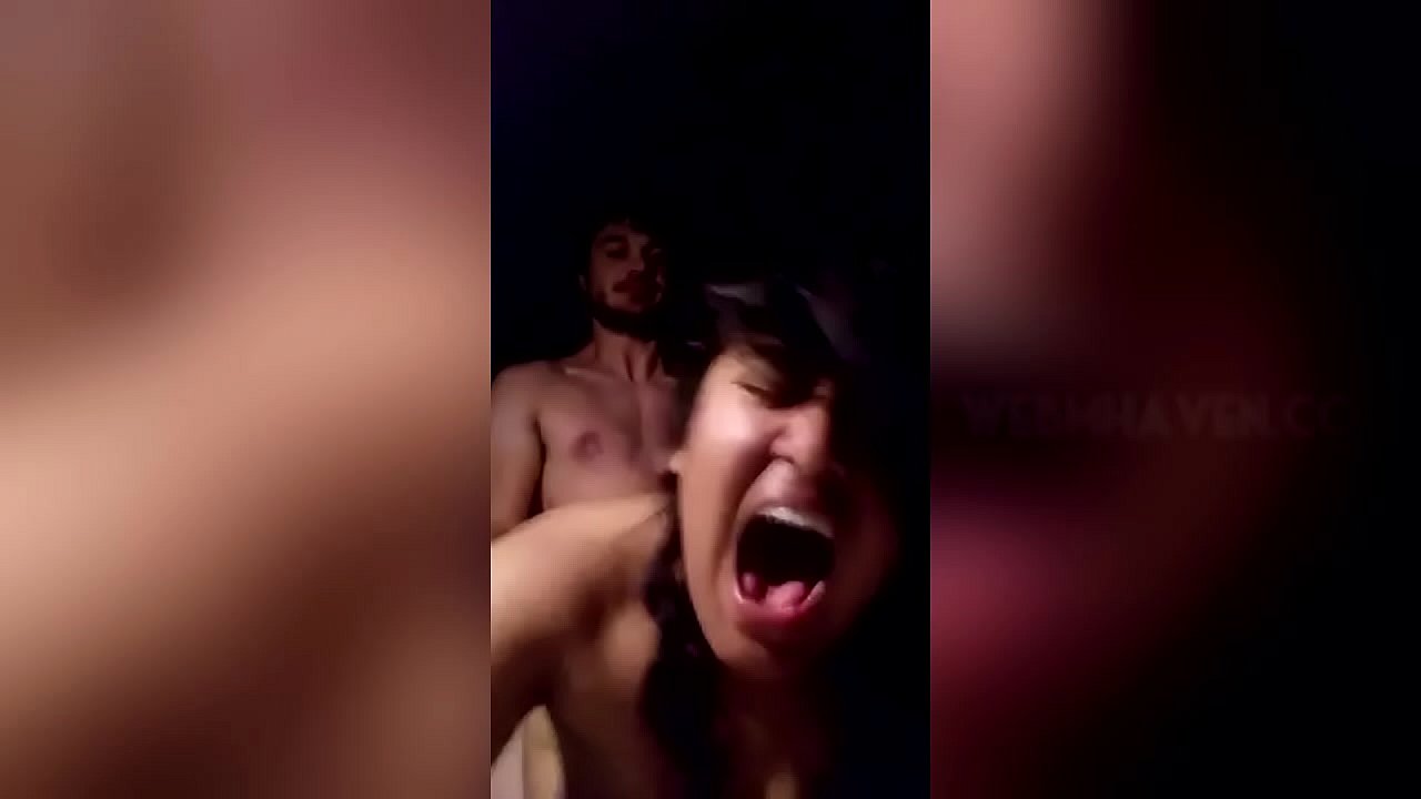Novinha grita bem alto de dor