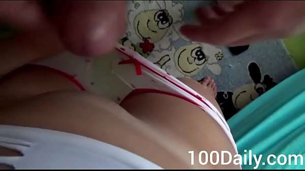 Bucetinha inchadinha o tarado goza na calcinha