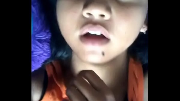 Novinha gozando ao vivo durante a quarentena