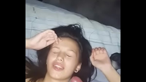 Ninfetinha linda gemendo na pica