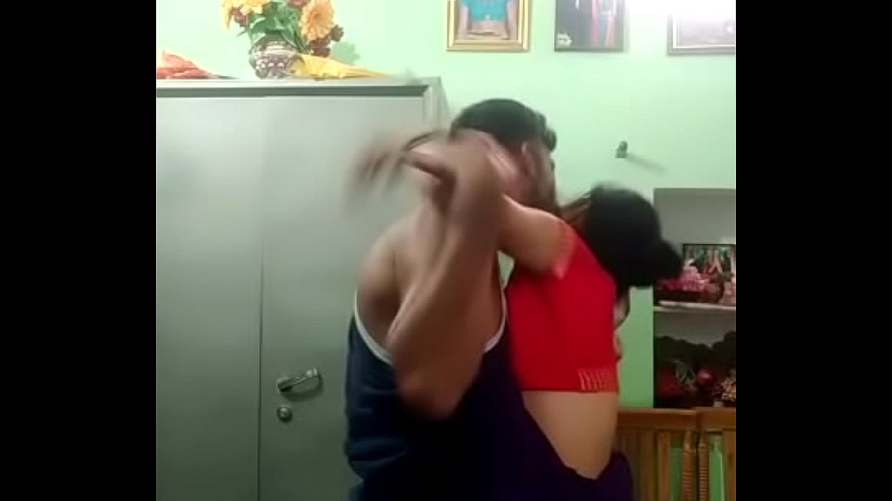 Irmão tentando comer a irmã novinha - Novinha Fudendo