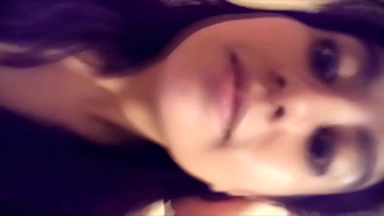 Novinha linda se masturbando