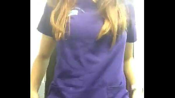 Novinha se masturbando no trabalho