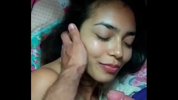 Morena novinha chupando pica