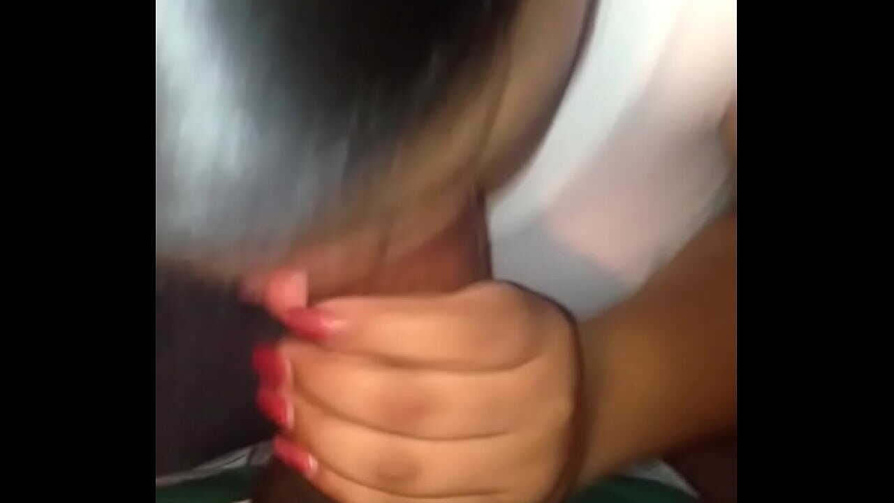Novinha consegue engulir a pica grande todinha