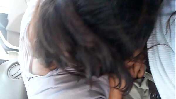 Casadas mamando o pau do macho no carro